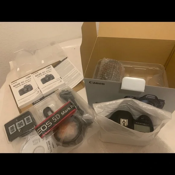 Canon CAMERA MARK IV KIT WITH LENS - Picture 4 of 11